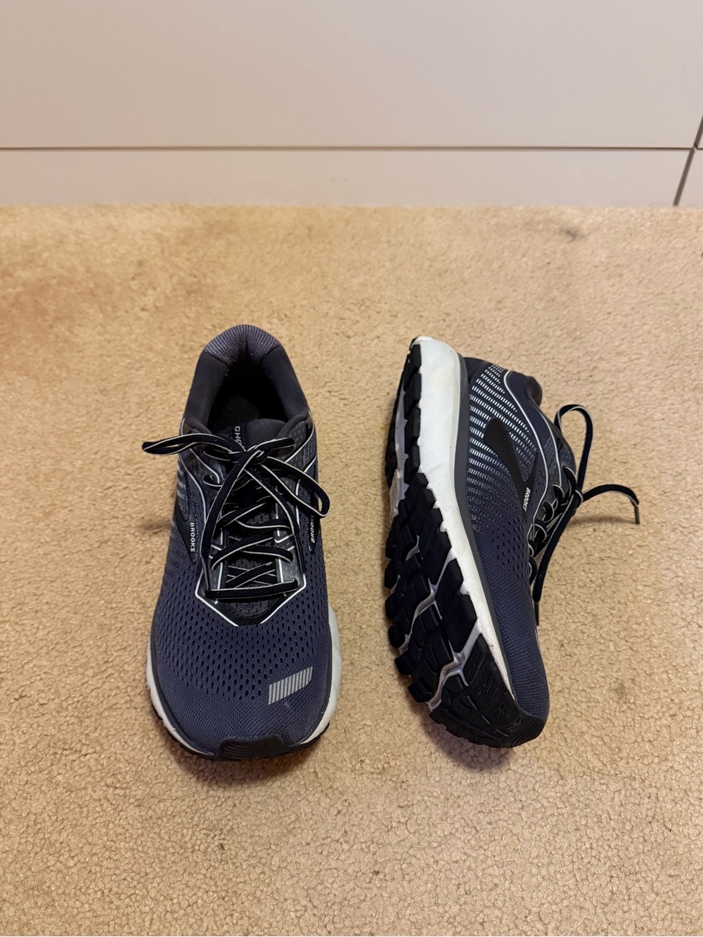 Brooks Ghost 12 Men’s Running Shoes – Size 10.5